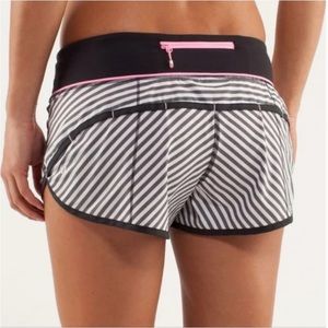 RARE Lululemon Run:Speed Short black/white, size 2 excellent condition